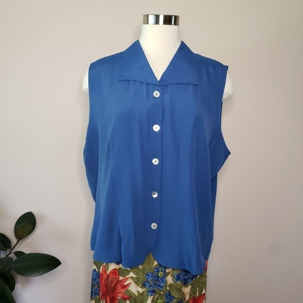 Vintage • blue sleeveless button down